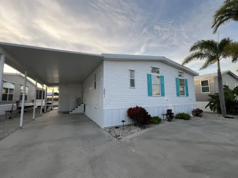 St James City,Watch sunsets,Dolphins, manatees on Canal while on Spa, kayaks