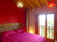 Casa La Marina. Berbes. Finca 3000 m2, parking, overlooking the sea / mountain, golf 500 m Hotels in Ribadesella