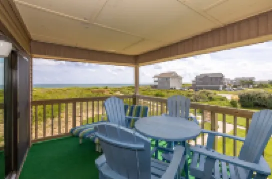 End Unit Oceanfront Condo 2 Min to Beach 1.5 if You Run That View Though!!!