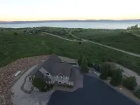 Bear Lake Cabin w/ lots of privacy and amazing Lake View