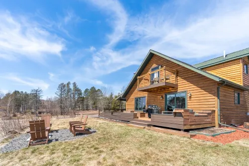 Freshly Remodeled Cabin w/ stunning Lake Views
