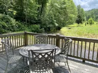 Trout Creek Bend- Creek Front - 1 Mile from Vogel State Park Hotels in Union County