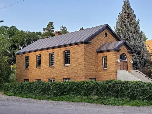 Peaceful retreat near world class skiing and mtn biking.