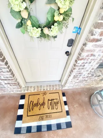 Peaceful Creekside Cottage - quiet, clean and lots of amenities!