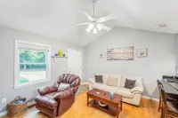 Private, 1 bed/1.5 bath apt close to local beaches