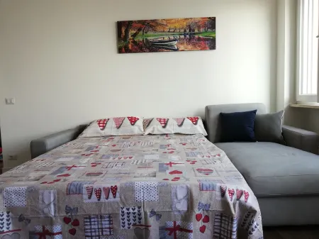 Lake Como view apartment in residence kosmopolitan Отели в г. Вальброна