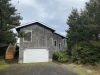 Secluded and updated beach front home with Spectacular Views Hotels near Nestucca Bay National Wildlife Refuge