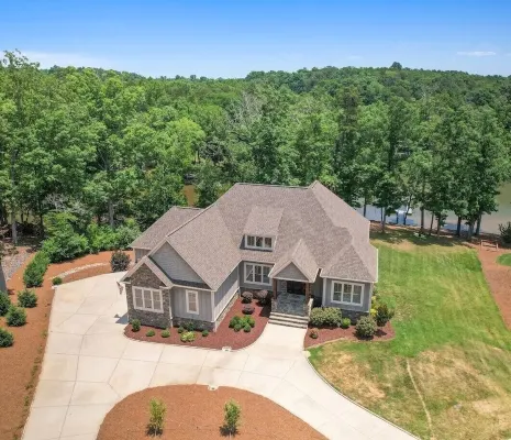 Lakefront 5 bedroom- Firepit, Bar, Screen Porch, Bunkroom! Hotels in York County