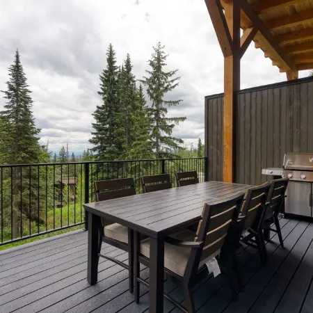 Luxurious New Ski-In Ski-Out Estate w/ Hot tub: Your Ultimate Mountain Getaway