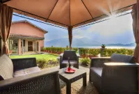 Apartment with balcony, direct beach access