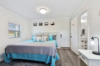 Orleans Ave. Oasis in the Big Easy with Selfie Wall Hotels in Treme