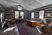 Unique Stay in a 1907 Log Cabin on The Kentucky River