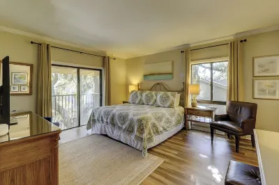 3 Bdrm Waterfront Villa in Harbour Town- Relax to the sounds of the Calibogue