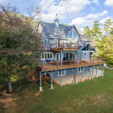 Jewel of the Woods - Magnificent Views from an Incredible Lodge!
