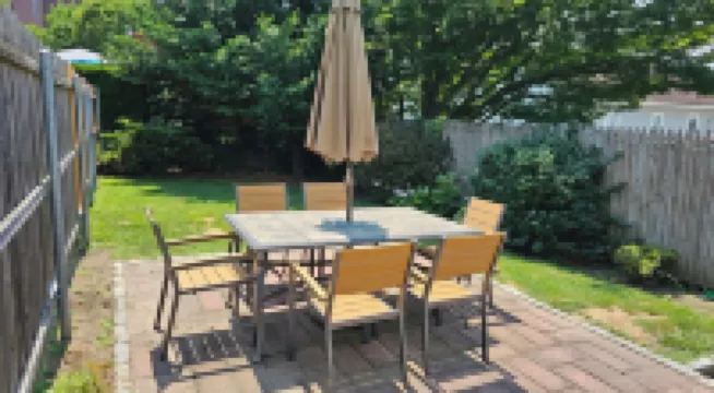 Charming duplex with private yard. Close to the beach, dining & shopping!