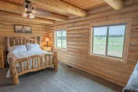35 Minutes from Yellowstone Lux Log Home with Hot Tub, Pool Table, and Firepit.