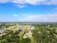 Majestic Home 7 Bedroom w/ Heated Pool, Massive Yard & Driveway