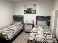 “The Yellow Door” perfectly located 2 bedroom 1 bath home, downtown Deadwood - Homestays