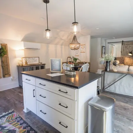 The best of Franklin! Beautiful listing on private acreage & minutes to downtown