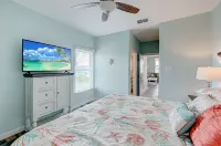 Casa Nemo- POOL! Boat Parking & Game Room! Heated pool & Walk to Sandfest