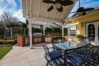 VICTORIAN VILLA - Hot Tub, Pool Table &, Amazing Outdoors