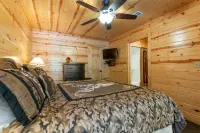 Buck-Eye Hollow 2 bedroom, 2 bath, fire pit, hot tub!