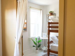 Elegant townhome with a Hot Tub for couples and small families - Lancaster City