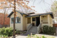 NEW Riverside Vintage Gem, Truckee River 1 Block, Centrally Located + Grill 네바다, 리노 대학 주변 호텔