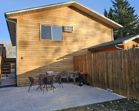 2 bdrm, 3 beds. Quiet Retreat. Fenced in Unit, pet friendly! Hotels in Brule County