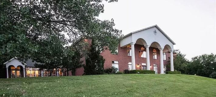 10,000 sq ft Luxury Venetian Mansion with a Slice of Italy in Tulsa Hotels in Tulsa