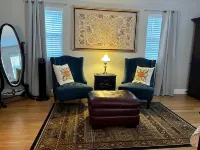 Ushmila's Nest- private entrance, bedroom & bathroom