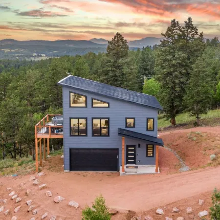 Mountain & Pond Views, Hot Tub, Loft+3BR, Stargazing, Kid + Dog Friendly