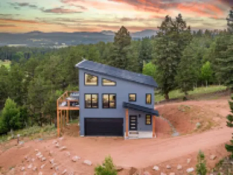Mountain & Pond Views, Hot Tub, Loft+3BR, Stargazing, Kid + Dog Friendly