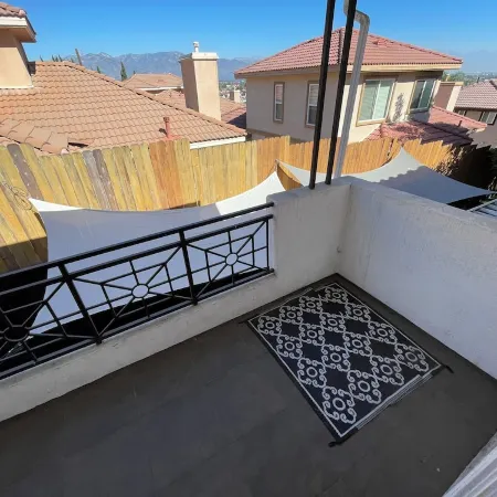 Large 6-bedroom house w/jacuzzi in lovely Monterey Park Отели рядом с достопримечательностью «Монтерей Парк Рекреэйшен»