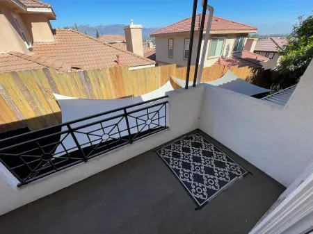 Large 6-bedroom house w/jacuzzi in lovely Monterey Park