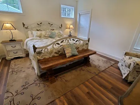 Cozy beach home, perfect for your next family vacation! Отели в г. Ошен Вью