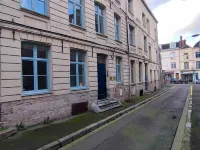 En Hypercentre, au Calme, Avec Cour Privative Aménagée, Appartement Rénové Hotels in Arras