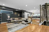 Spacious LoHi Home With Denver Skyline Rooftop Views