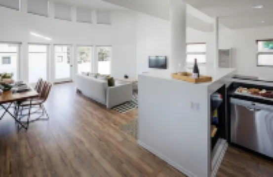 Designer Loft with parking 5min to the beach !