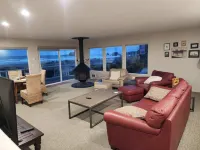 Ocean Front ON the Beach - 14 Minutes to Bandon Dunes Golf! Spectacular Views! - 4성급