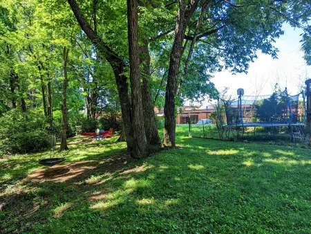 Ridgetop Retreat! 16 miles from Nashville. Quiet property on a dead end street.