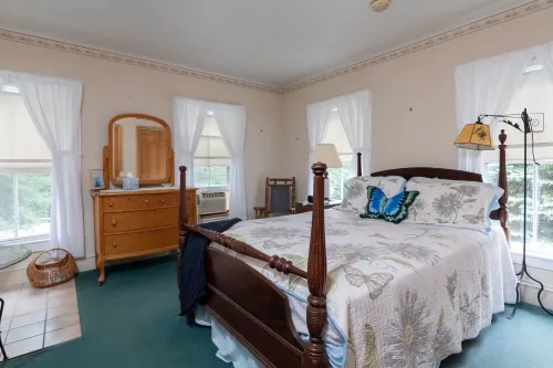One-of-a-kind 4 Acre Adirondack Escape Short Drive to LG & GORE Mountain!