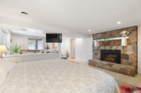 Peace on the Lake...close to Downtown Charlevoix