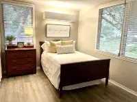 New!!! Luxury Riverfront Oasis with Gorgeous Oaks and Ping Pong Table! Hotéis em Seguin