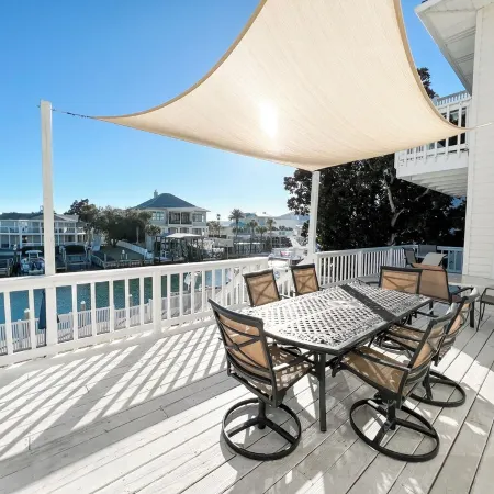 Beach Boating Paradise-Heated Pool,2 King Suites,90ft Dock,Game Room,Bikes,5Star