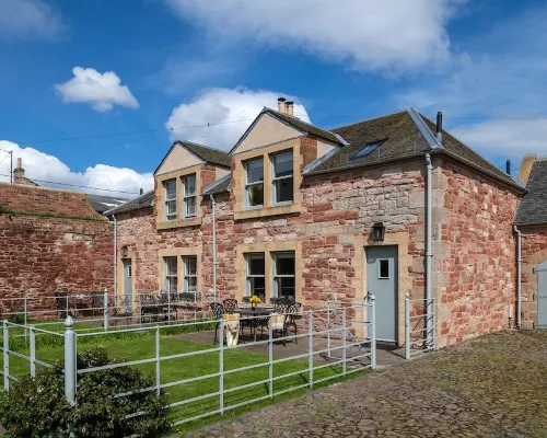 A beautiful and cosy dog friendly cottage with flexible sleeping arrangements Hotels in Duns