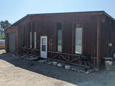 Annie Oakley's Outpost - Large 1-Bedroom in the Heart of Challis