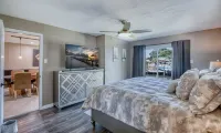 Waterfront 5Br Luxury Home – Pool, Spa, Boat Lift, Putting Green, Fire Pit - balcony