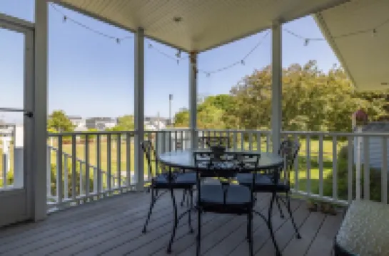 Spacious Beach Villa - Ocean Views - 3 Minute Walk to Shore - Available All Year