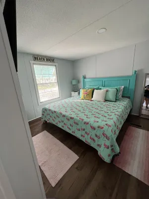 Adorable little Beach Getaway close to Surf City NC